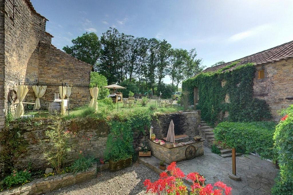 Bed and Breakfast Domaine D'Alcapies Saint-Jean-d'Alcapies Экстерьер фото